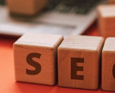 Zbieraj opinie, zdobywaj Google: przewodnik po recenzjach, które napędzają SEO