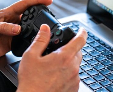 Szkoła, gry i budżet: konsola kontra laptop gamingowy — najlepszy wybór dla ucznia