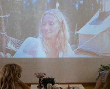 Zamień salon w kino: must‑have dodatki i pomysły na perfekcyjny seans w domu