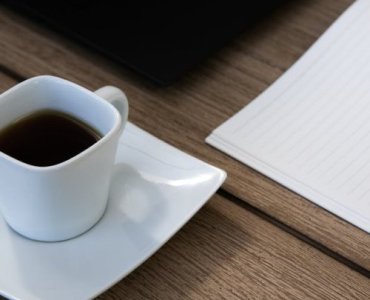 Pożegnaj kawę, zachowaj turbo: 10 kroków do stałej energii w pracy