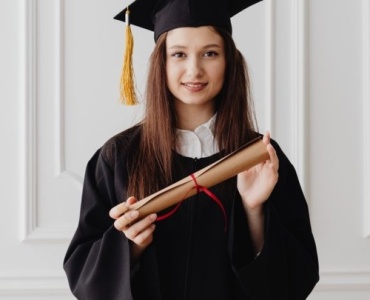 Nowy kierunek kariery: kursy online czy studia podyplomowe? Wybierz ścieżkę, która najszybciej zaprowadzi Cię do celu