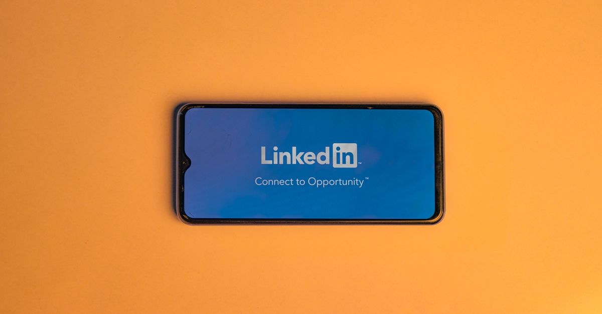 LinkedIn, który przyciąga klientów premium: 10 taktyk na posty, które sprzedają zanim zadzwonisz